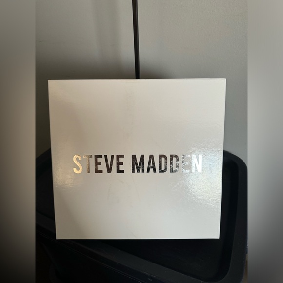 Steve Madden Hat & Scarf Gift Set NIB - Picture 4 of 4